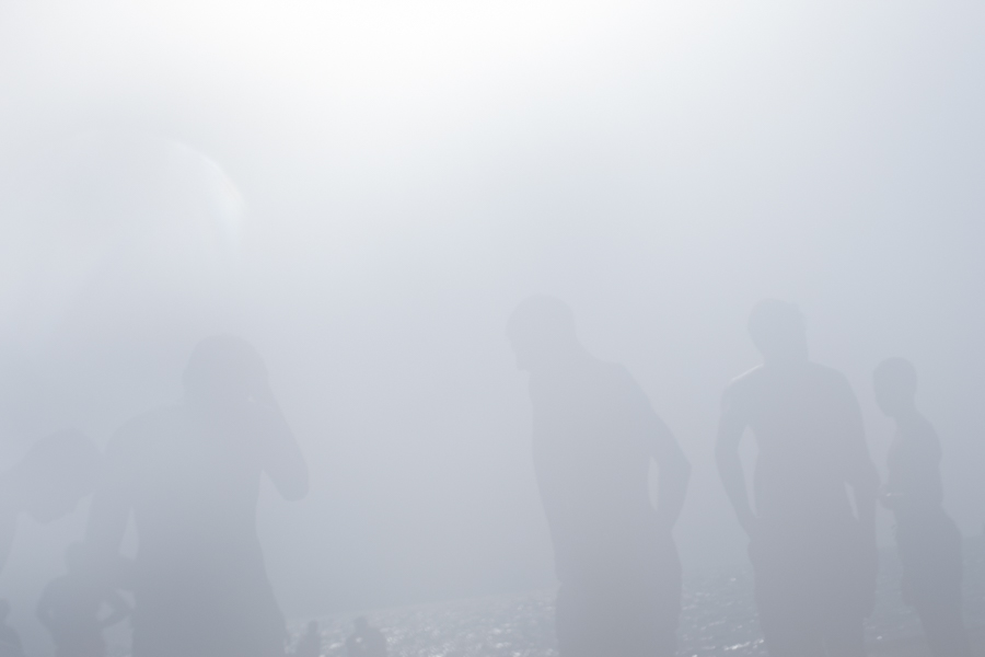 groupe-men-seaside-fog