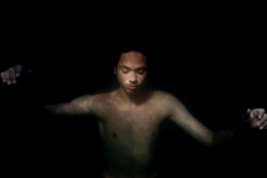 man-portrait-underwater-zen